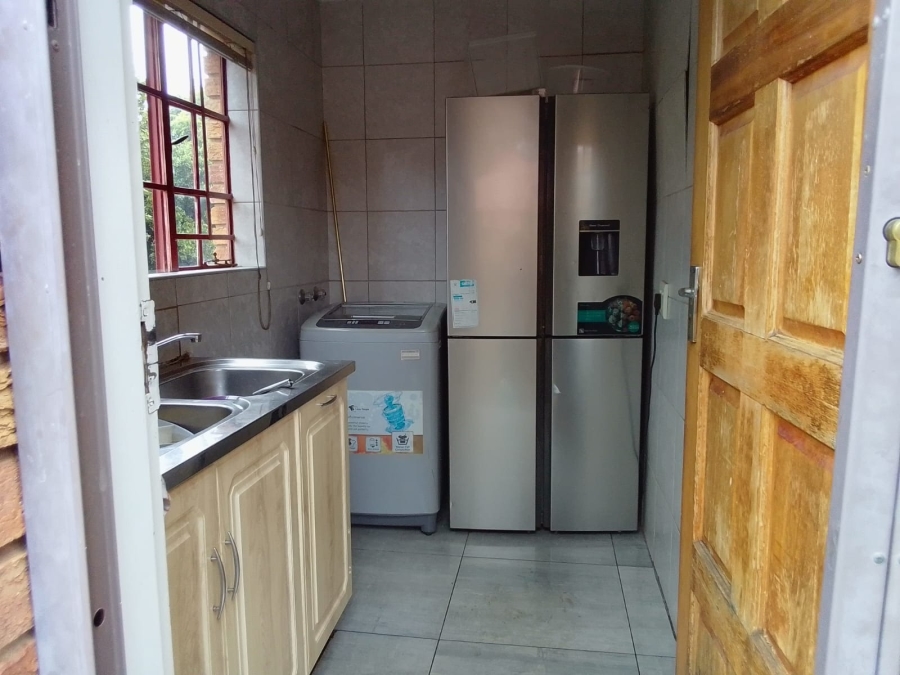 To Let 4 Bedroom Property for Rent in Safari Gardens North West